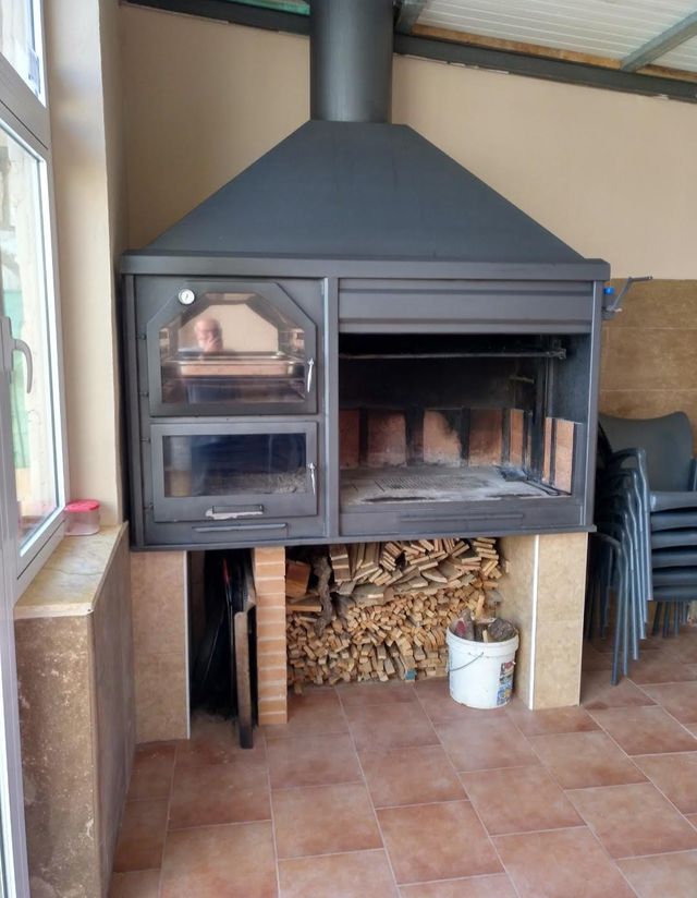 Barbacoa da cantiere con forno