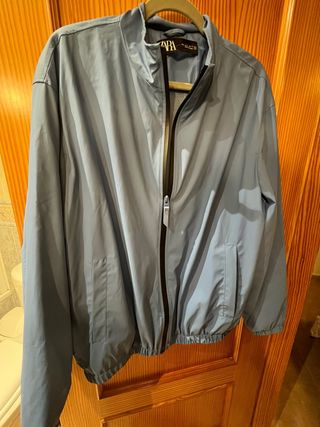 Cazadora ligera Zara hombre Talla L. Como nueva