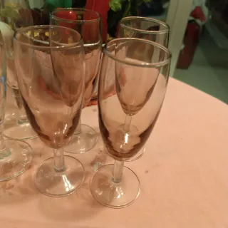 12 copas de cristal antiguas color lila.