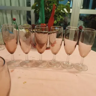 12 copas de cristal antiguas color lila.