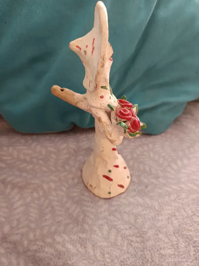 Antico fischietto in ceramica con cappello