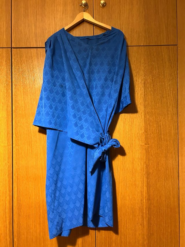 Vestido azul con lazo