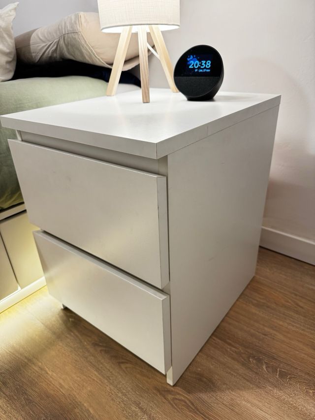 Comodino bianco e in legno nuovo