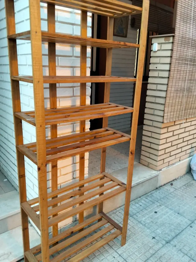 Estantería de madera