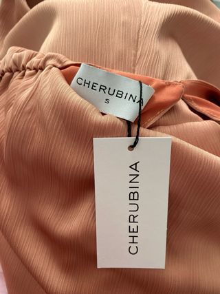 Vestido midi Cherubina modelo Pina salmón