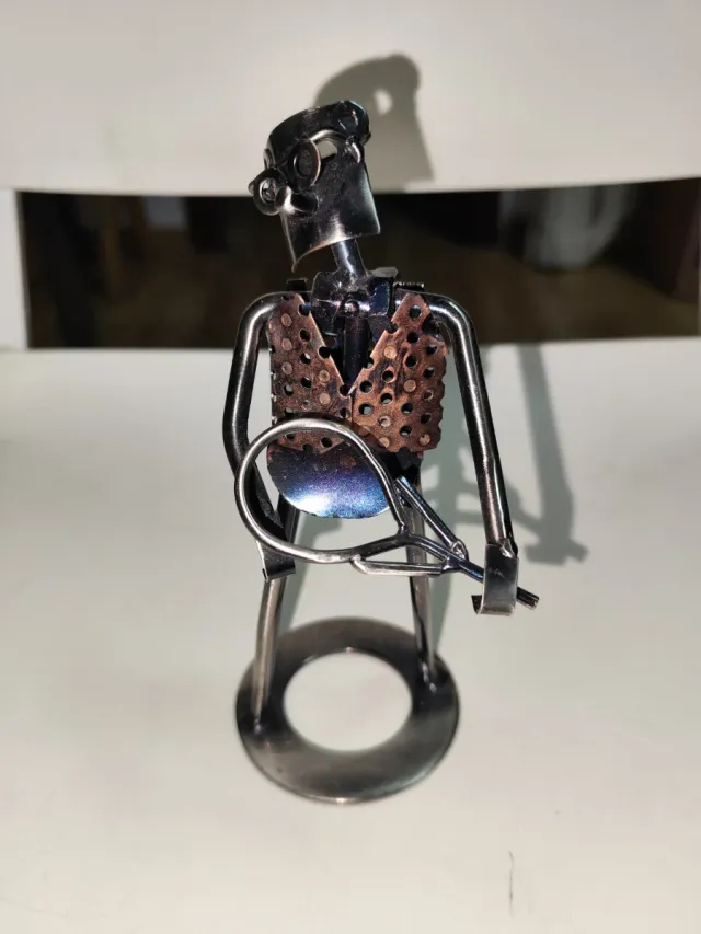 Figura de metal artesanal