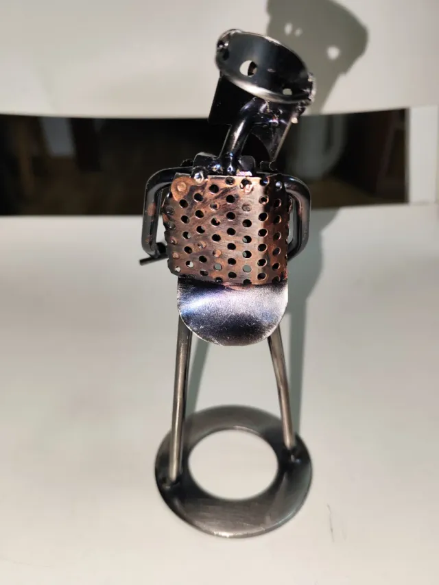 Figura de metal artesanal