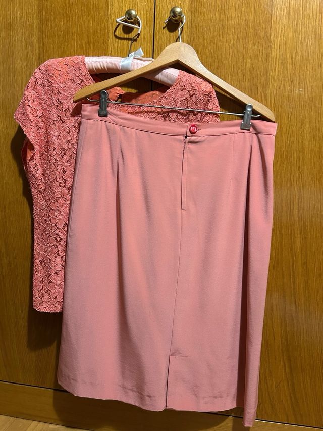 Conjunto traje rosa con encaje