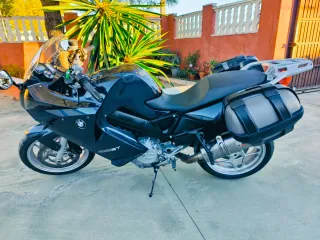 Moto cuidada, correa y neumáticos nuevos