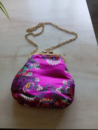 Zapatos de tacón multicolor con estampado floral