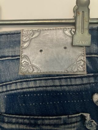 Pantalón vaquero vintage desgastado