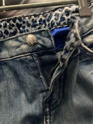 Pantalón vaquero vintage desgastado