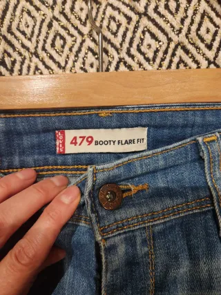 Pantalón tejano Levi's 479 azul acampanado