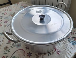 Pentola in alluminio con coperchio