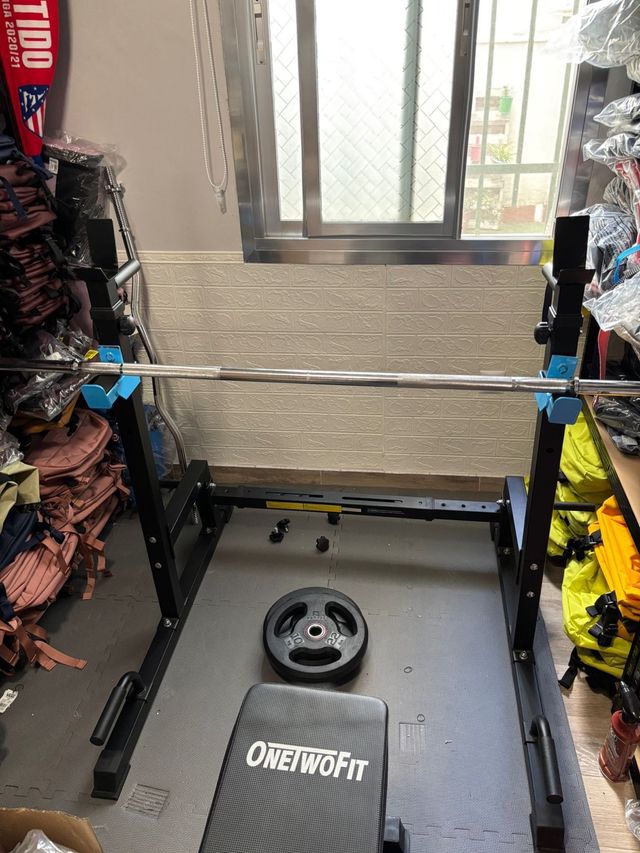 Rack de musculación con muy poco uso.