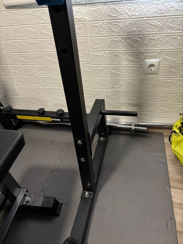 Rack de musculación con muy poco uso.