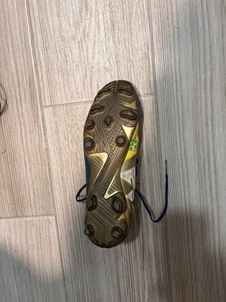 Botas de fútbol Puma azul y amarillo