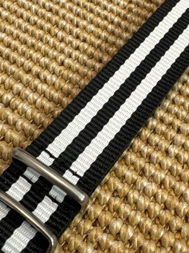 Correa estilo OTAN 20mm Negra y Blanca