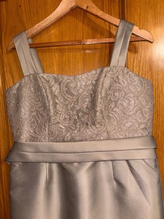 Vestido de fiesta beige y dorado con chaqueta