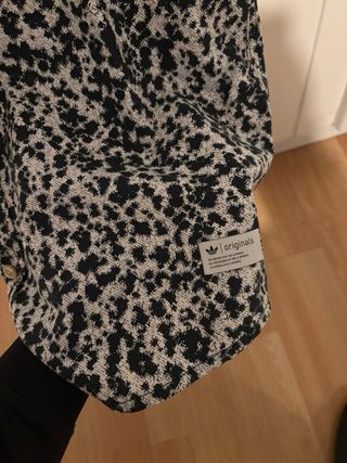 Camisa Adidas Talla L Estampado Blanco y Negro