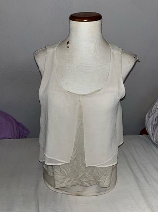Blusa beige y blanca de gasa