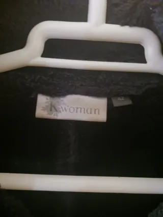 Chaqueta negra con forro de pelo