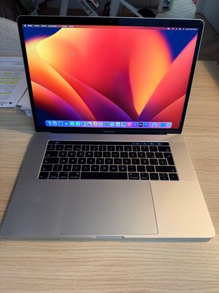 MacBook Pro 15' Touch Bar i7 Plata