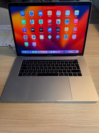MacBook Pro 15' Touch Bar i7 Plata