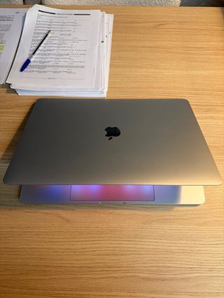 MacBook Pro 15' Touch Bar i7 Plata