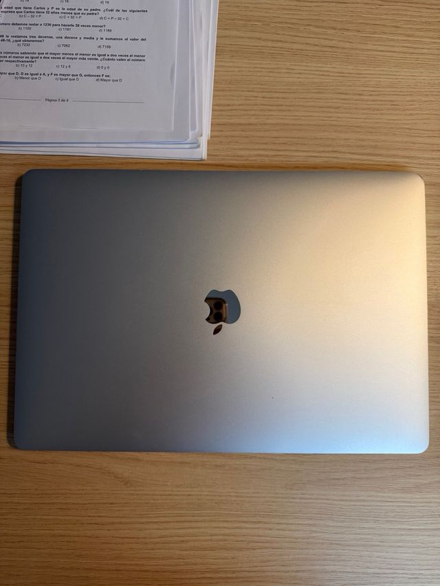 MacBook Pro 15' Touch Bar i7 Plata