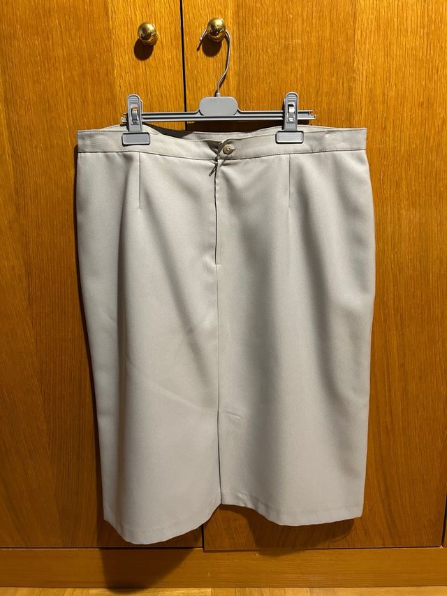 Conjunto chaqueta y camiseta gris