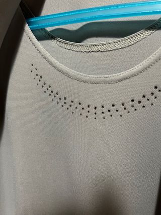 Conjunto chaqueta y camiseta gris