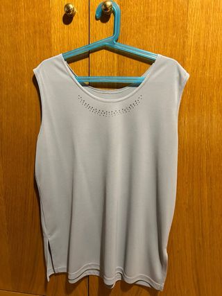 Conjunto chaqueta y camiseta gris