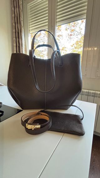 Bolso de piel marrón color chocolate