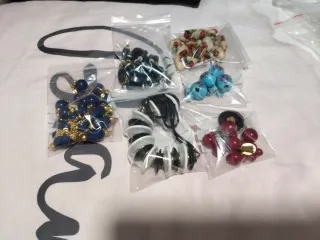 Lote de cuentas y abalorios varios