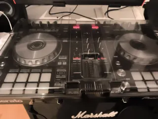 Controladora DJ Pioneer DDJ-SR2