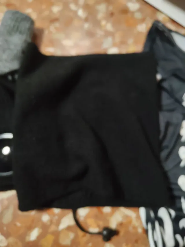 Cappello con occhiali, guanti e collant