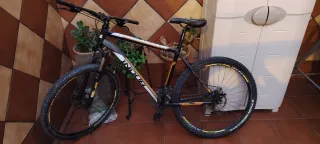 Bicicleta INDUR para reparar