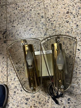 Aplique de pared dorado y transparente