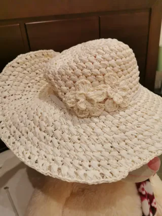 Pamela de mujer beige y blanca