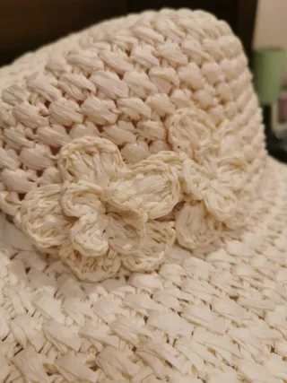 Pamela de mujer beige y blanca