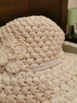 Pamela de mujer beige y blanca