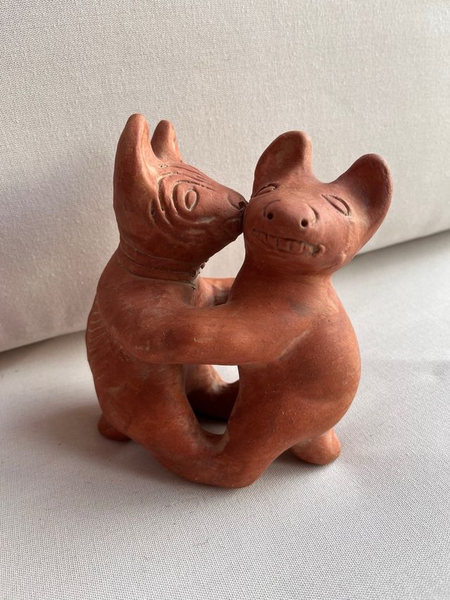 Cani danzanti in ceramica rossa di Colima 1970