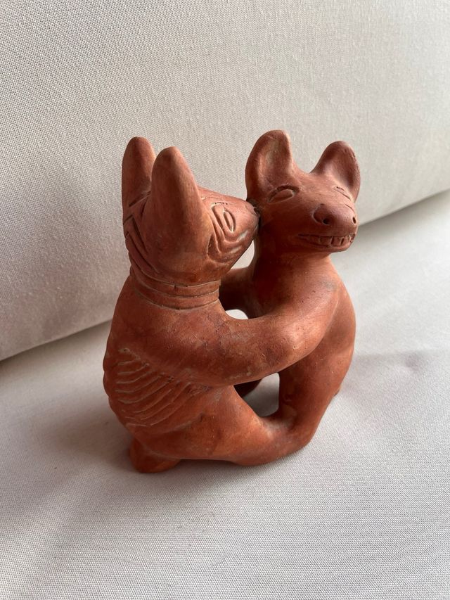 Cani danzanti in ceramica rossa di Colima 1970