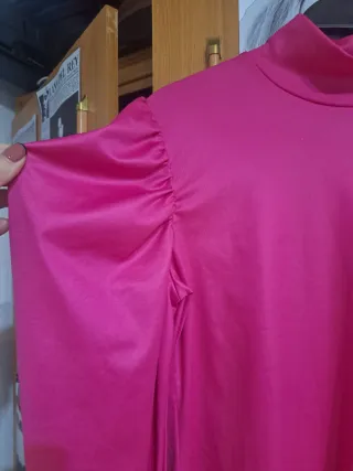 Body fucsia cuello alto manga abullonada