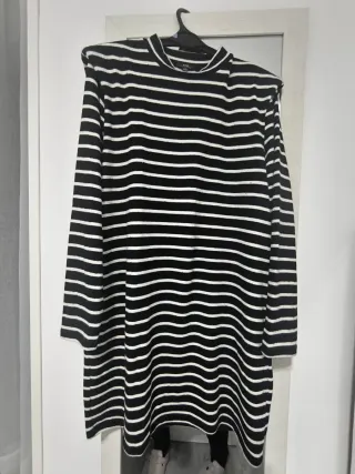 Vestido de rayas blanco y negro