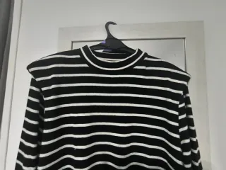 Vestido de rayas blanco y negro