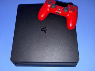 PS4 500GB Negra + Mando Rojo+ Audífonos gamer