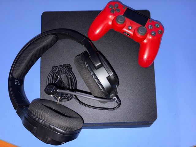 PS4 500GB Negra + Mando Rojo+ Audífonos gamer