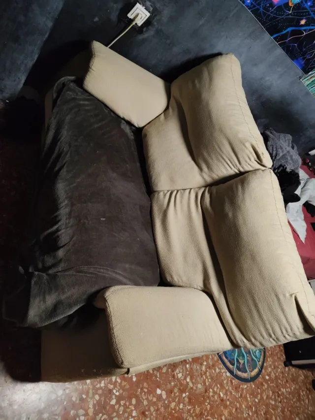 Sofá de 2 plazas beige